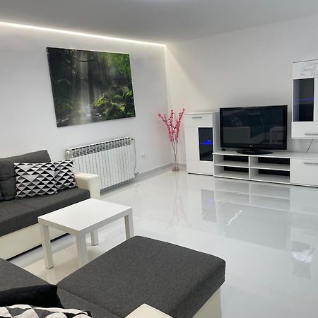 Apartment White Zagreb - Private Parking&Garage Exterior foto